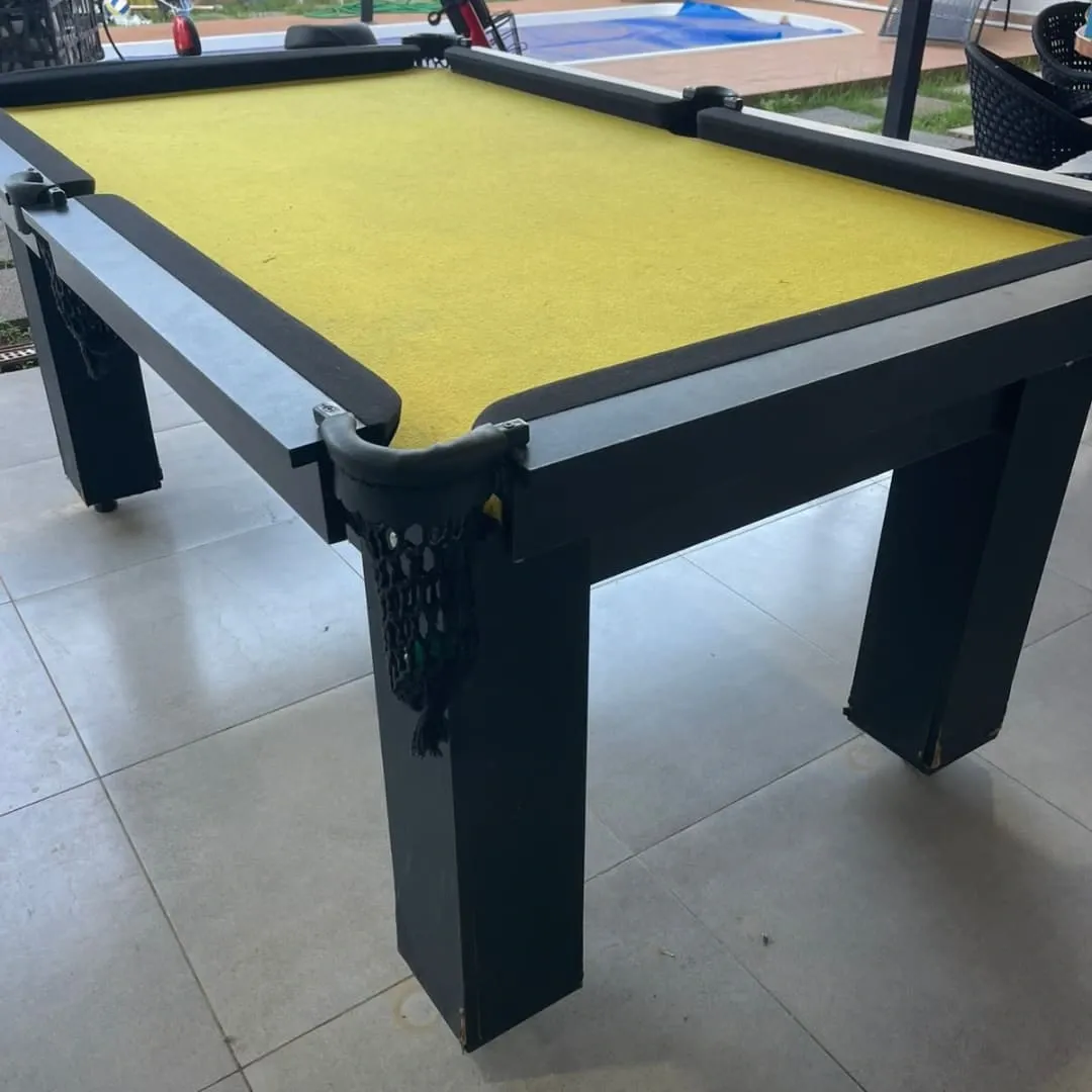 Reforma completa da mesa de snooker com transformação total no antes e depois.